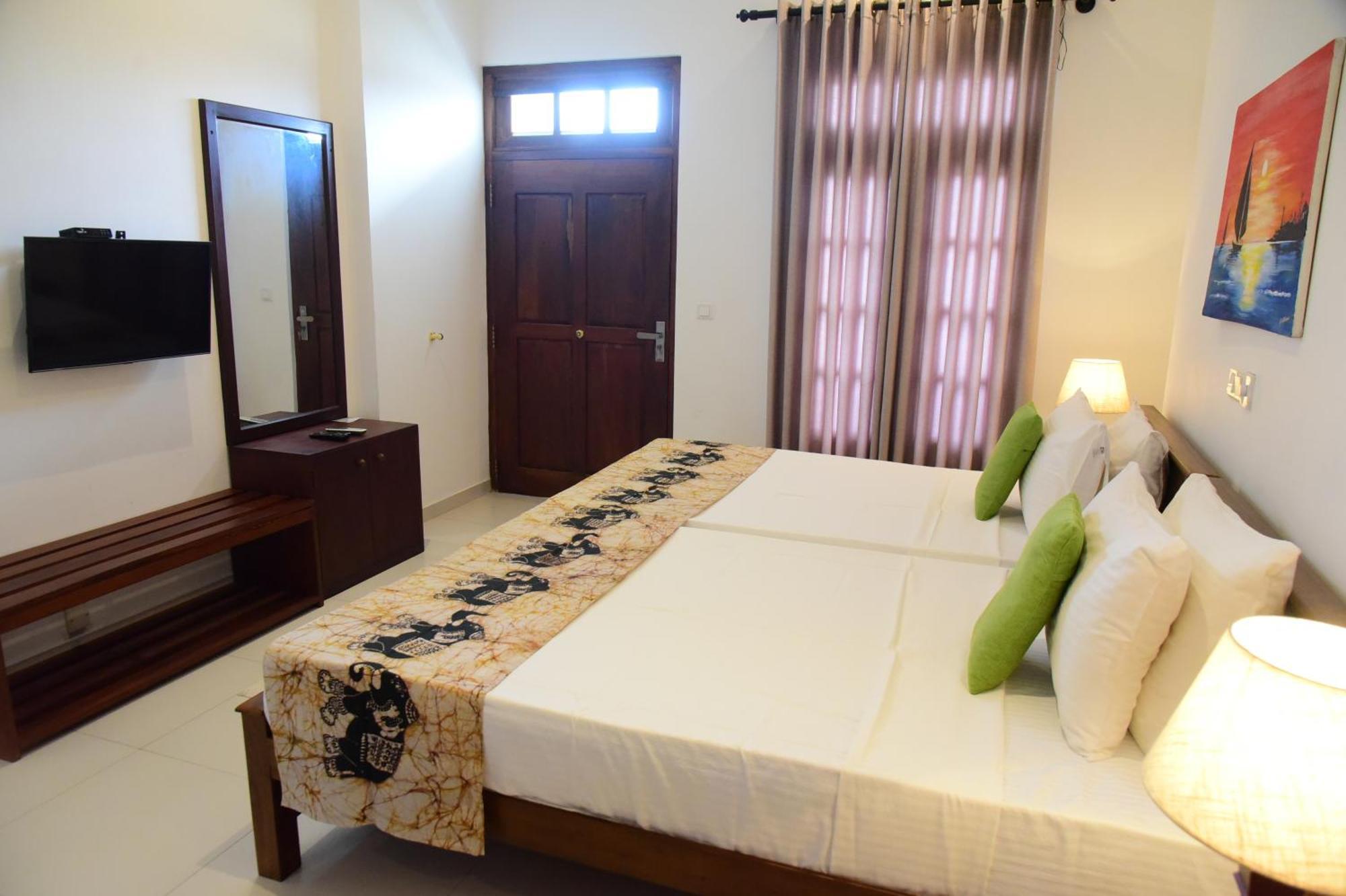 Hotel Tranquil Hikkaduwa Esterno foto
