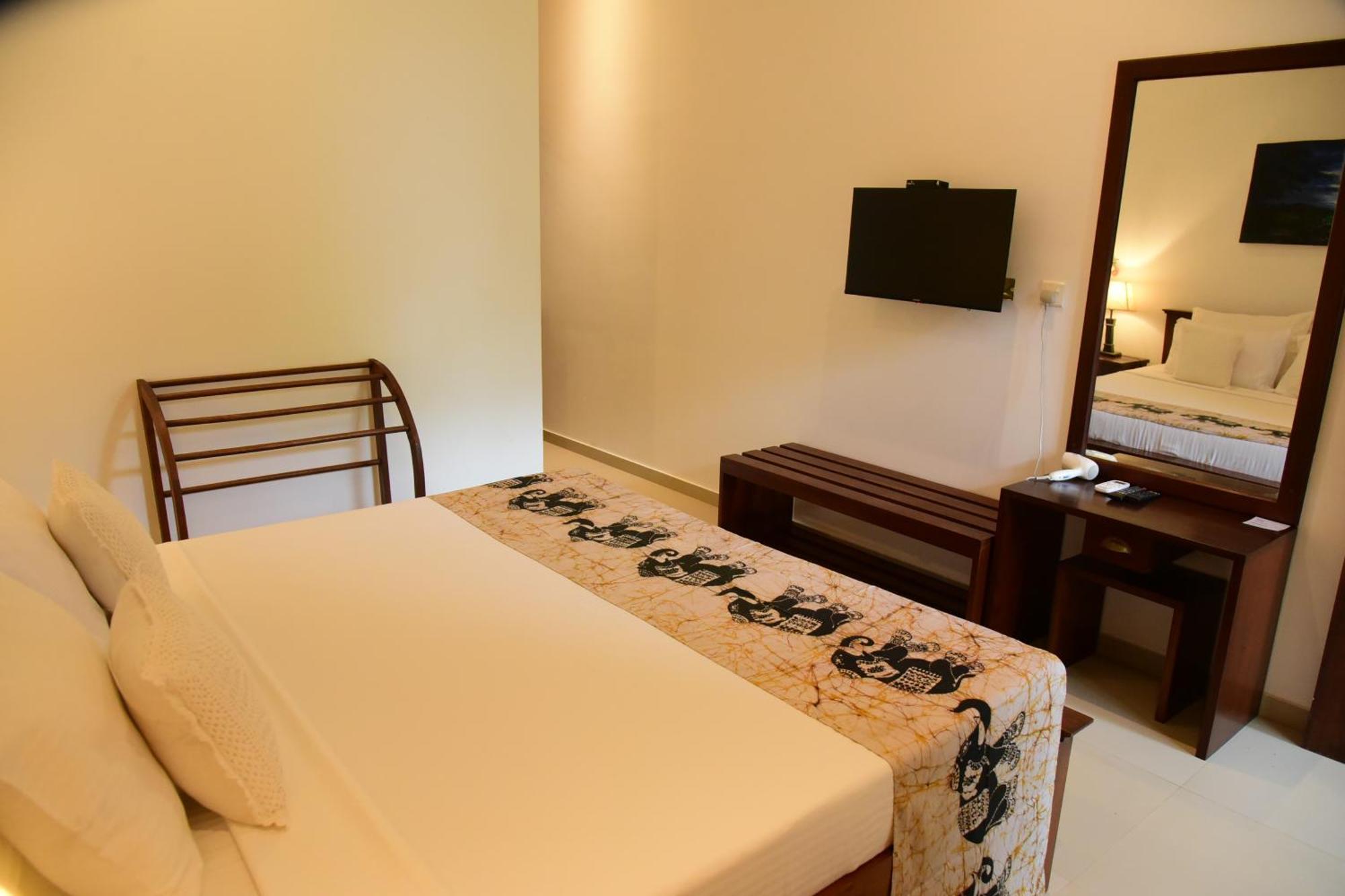 Hotel Tranquil Hikkaduwa Esterno foto